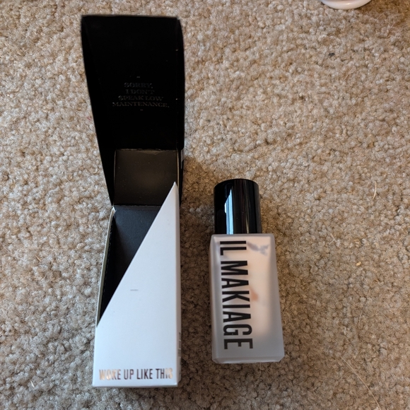 IL MAKIAGE 'Woke Up Like This' Foundation - Black and White
